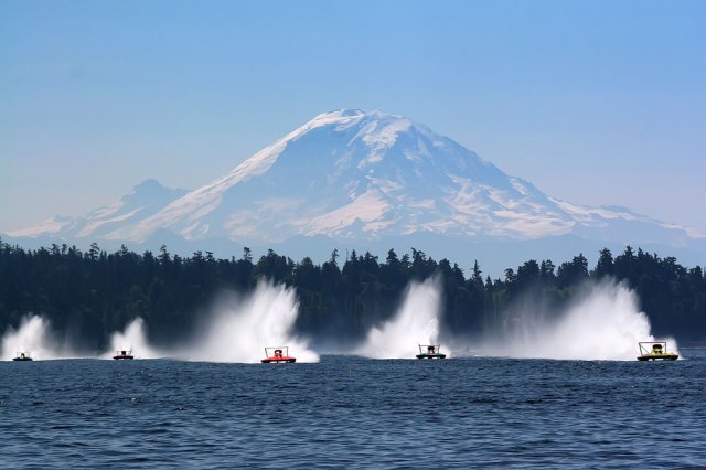 Unlimited hydroplanes racing down the backstretch on Lake Washington. Photo credit: U-37.com